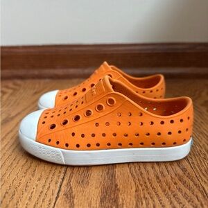 Native Shoes Boys Size 7 Orange